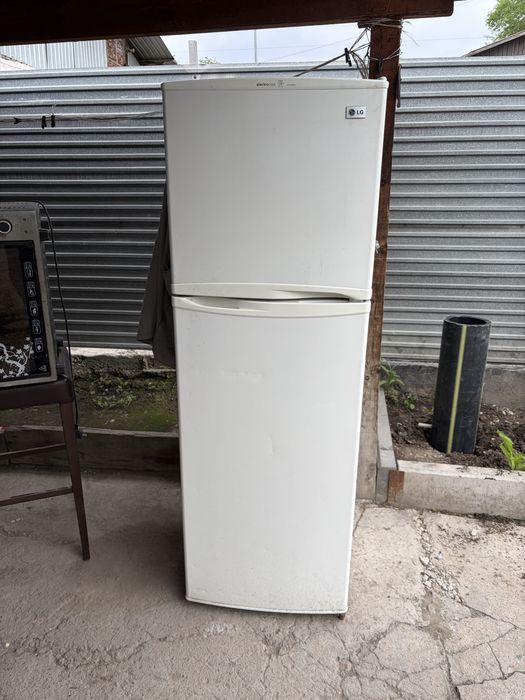 Холодильник в хорошем состояний