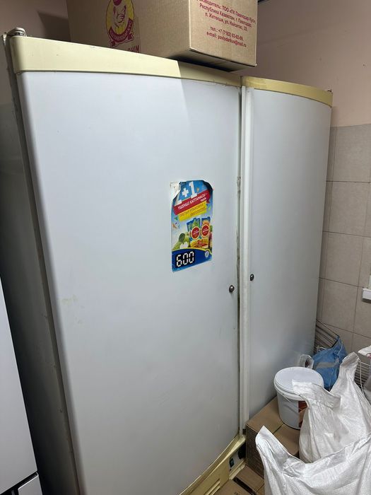 Продам два холодильника