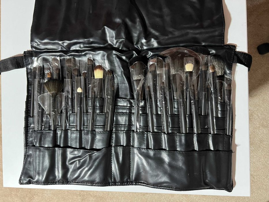 Set 36 Pensule Machiaj M.A.C. + Suport De Pus La Brau