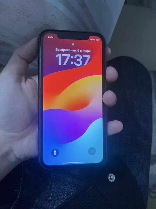 Продам 11 айфон.