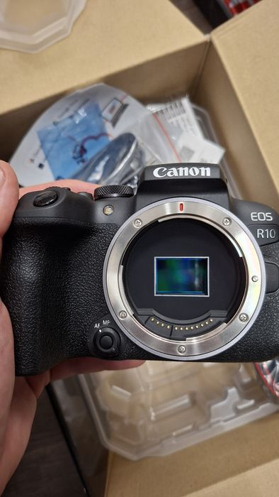 Aparat Canon eos r10