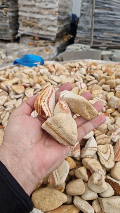 Piatra decorativa, petricele rotungite, granit amenajare curte casă