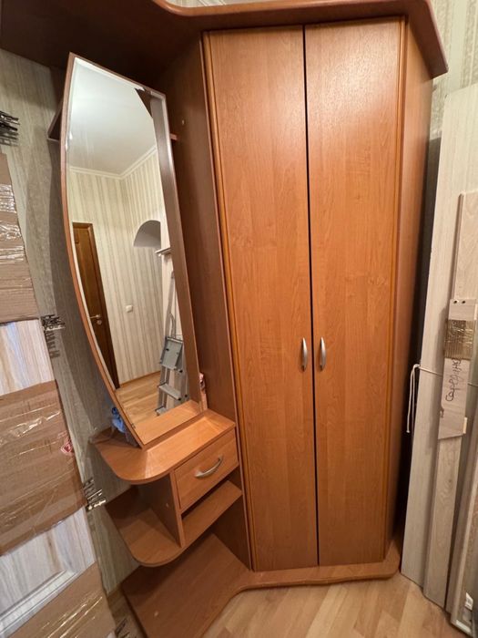 Продам угловой шкаф