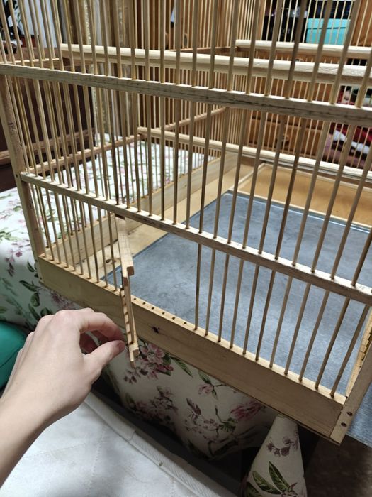 Клетка для птиц, деревянная