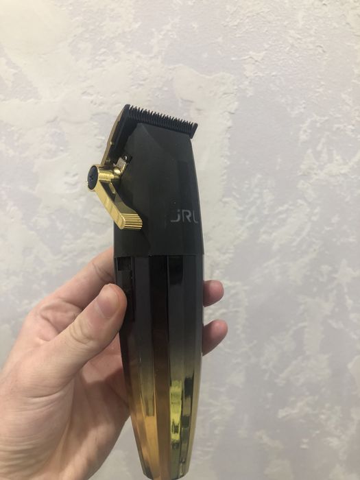 Продам Машинку с Триммером для барбера!