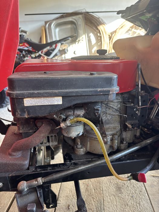 Motor briggs and stratton tractoras gazon