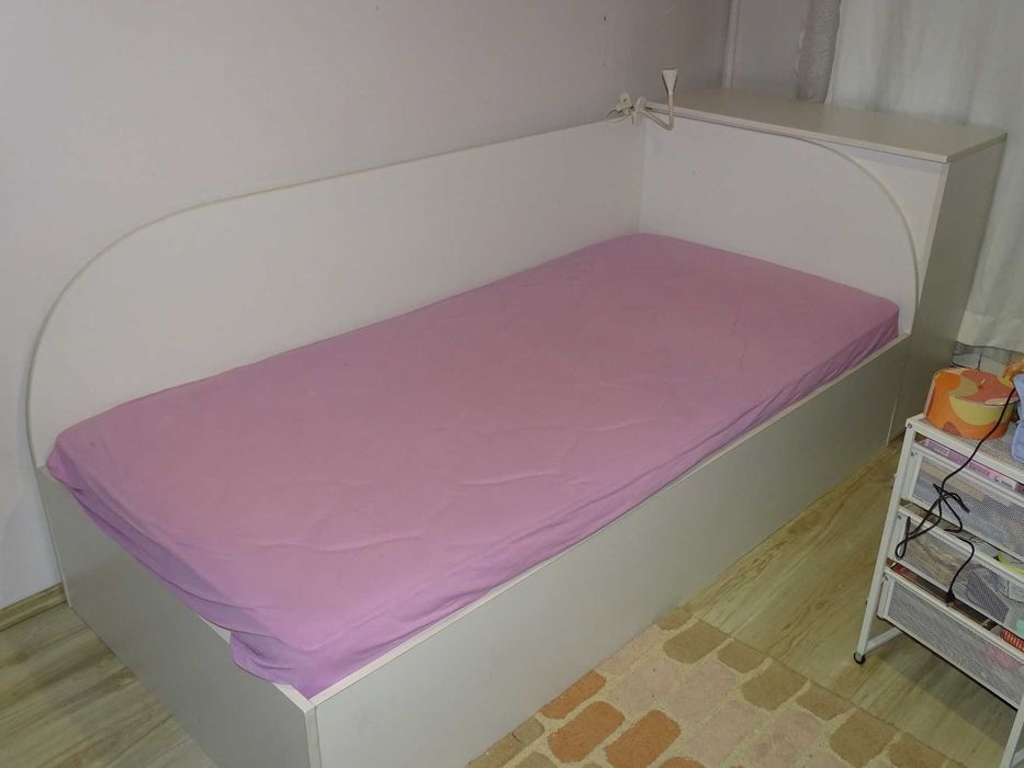 Детско легло с двулицев матрак