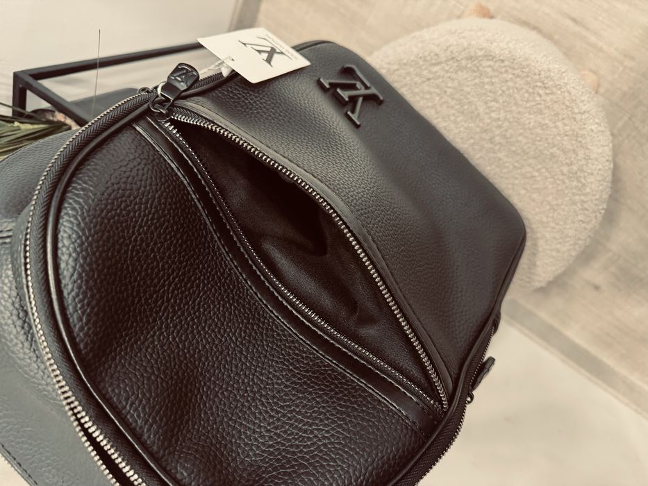 LV кожена раница