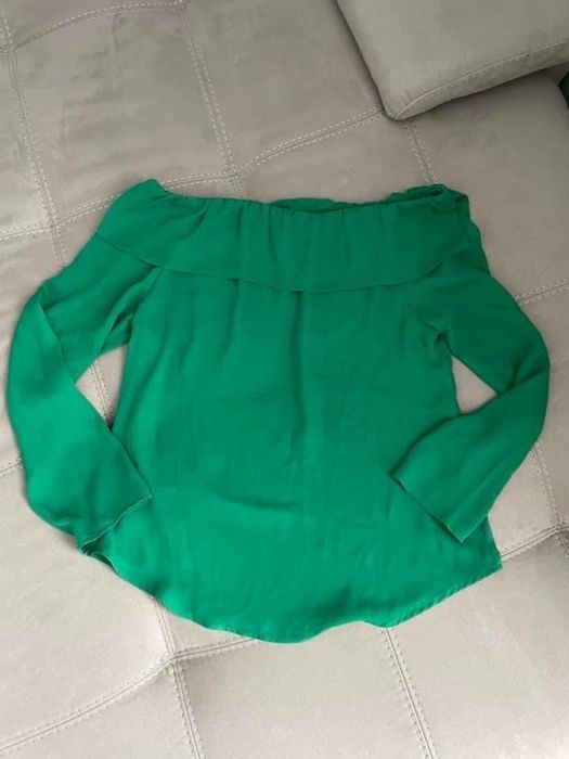 Camasa verde cu umerii goi