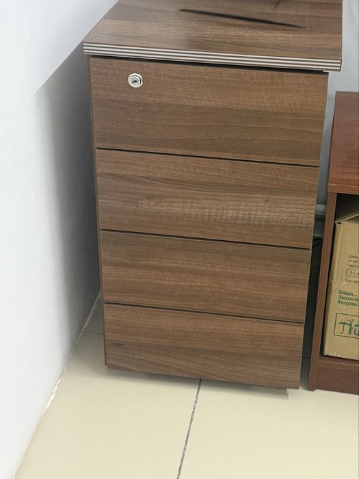 мебель офисная , тумба столы компьютерные
