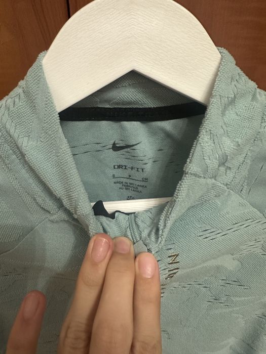 Спортивный лонгслив Nike