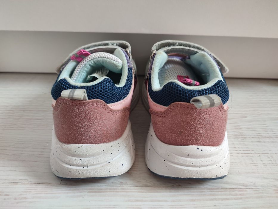 Кроссовки на девочку