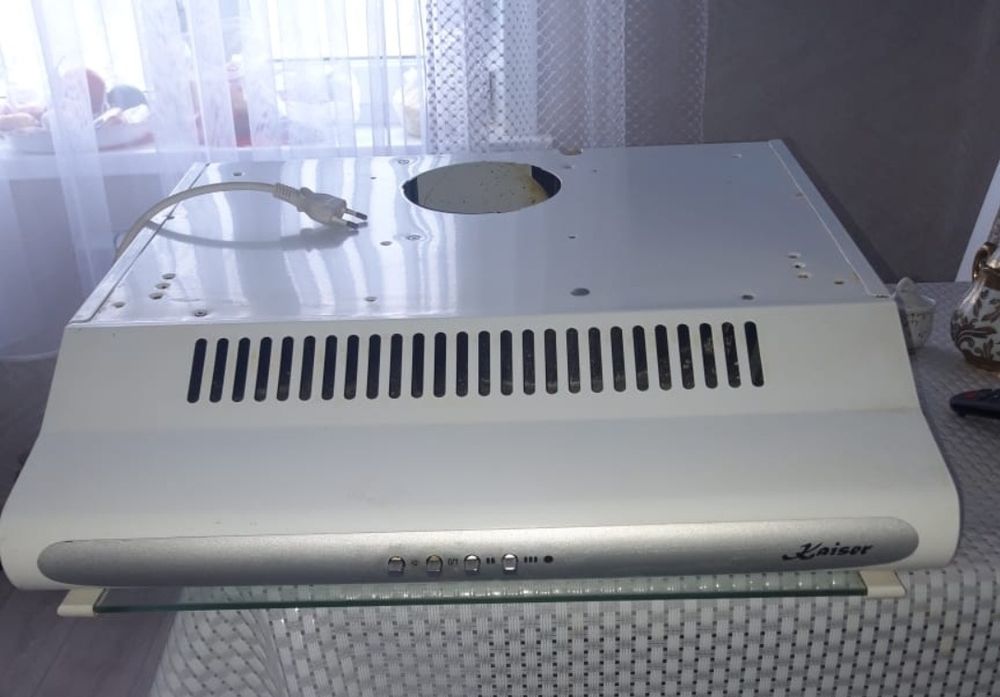 Продам вытяжку Кайзер