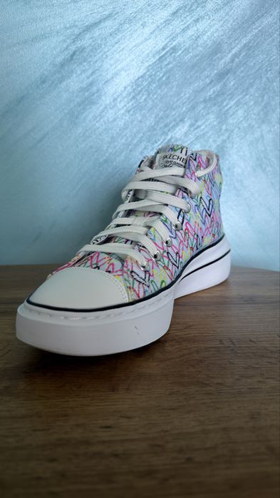 Skechers x JGoldcrown – Lovewall Hearts tip baschet (SN 185132)