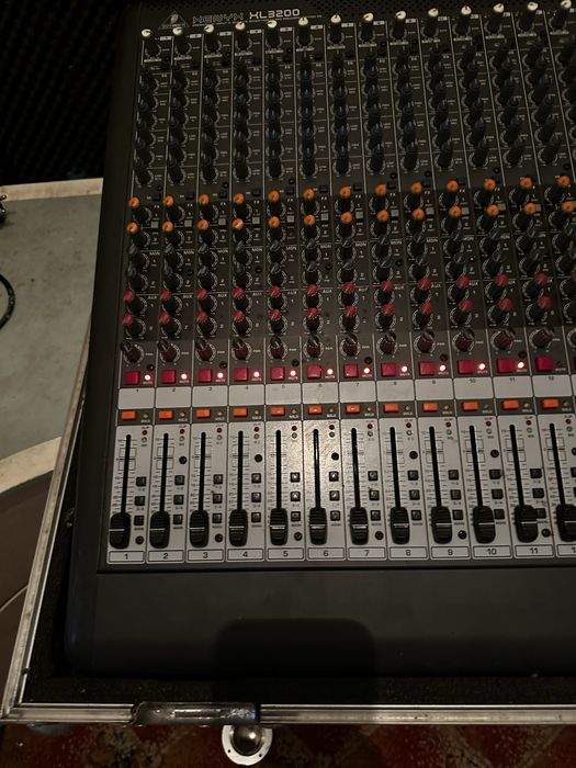 Mixer Behringer XENYX XL3200