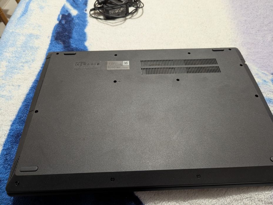 Lenovo V340-17IWL (laptop de 17,3")