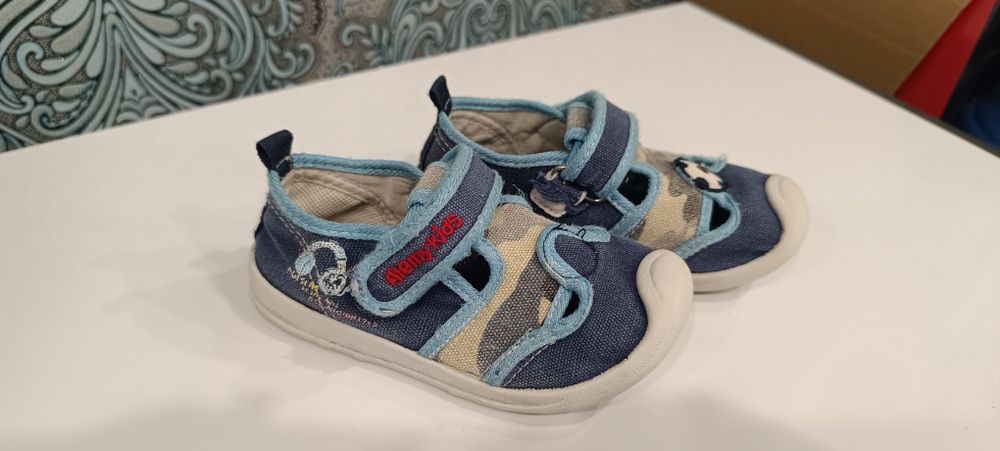 Продам детские сандали