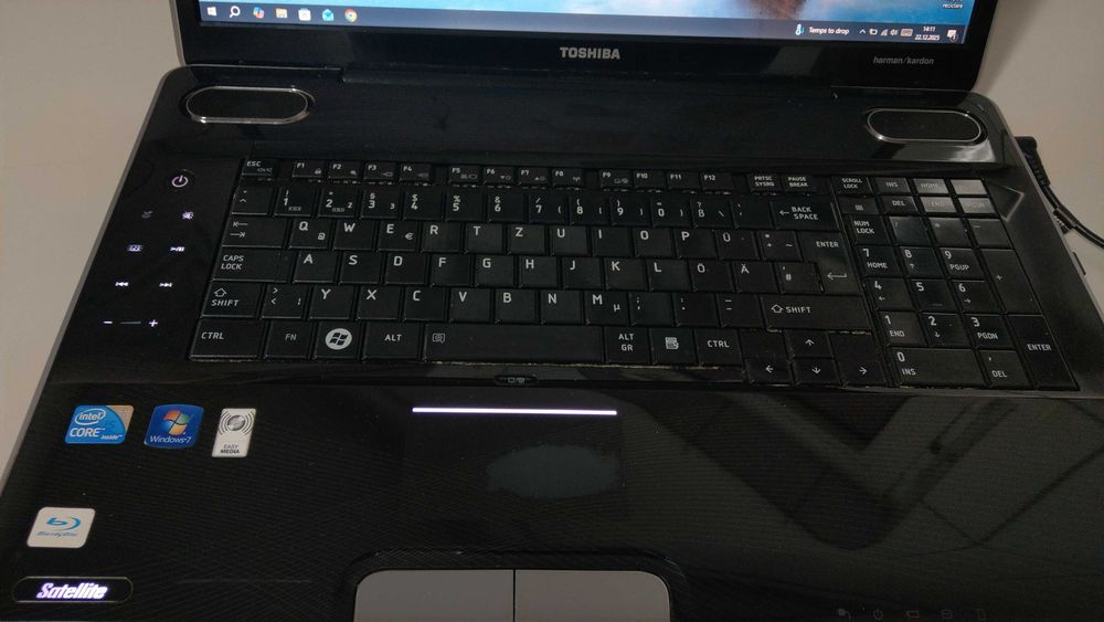 Laptop Toshiba 18,4 inchi i5 SSD 128 GB Nvidia HDMI Bluray camera