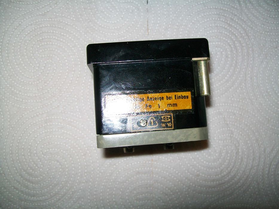 Nepermetru vintage. Aparat de măsură și control