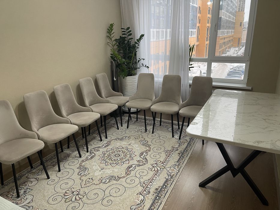 Продается стол со стульями