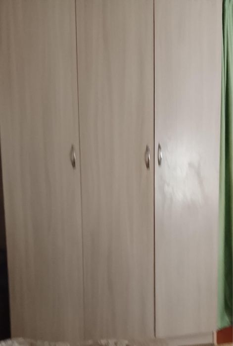 Продам  шкаф для спальней