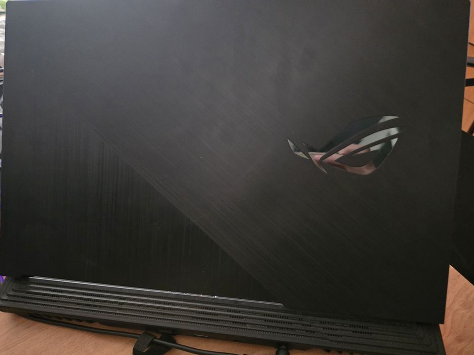 Продам Asus Rog Strix G712LV/G17