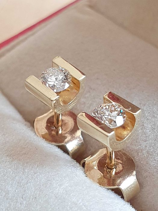 Eleganta pereche STUD aur cu diamante naturale 0.4ct