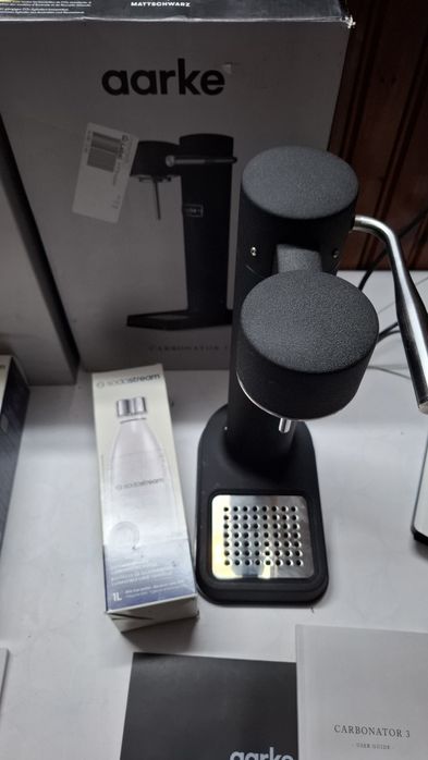 Машина за газирана вода Aarke Carbonator 3,стомана и матово черно.