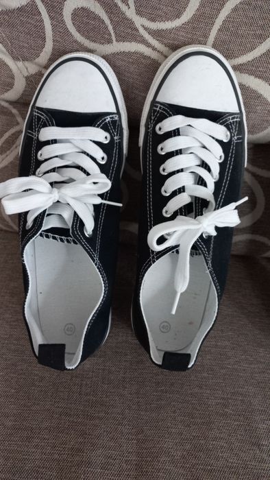 Два чифта нови детски гуменки