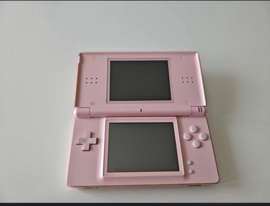 Nintendo DS lite + R4 card + SD card