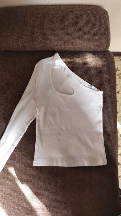 Женская кофточка в новом состоянии