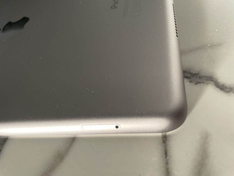 Ipad A1823, 2017, 5th gen, 10”, 128gb, cellular, nou!