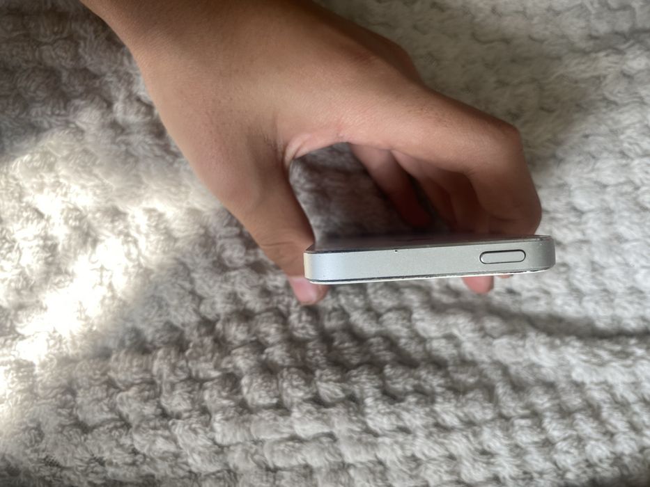 продается айфон 5  срочно!