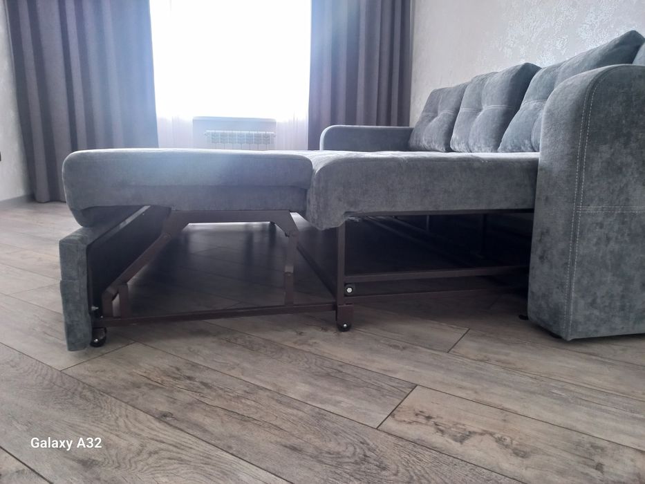 Продам диван 300х210