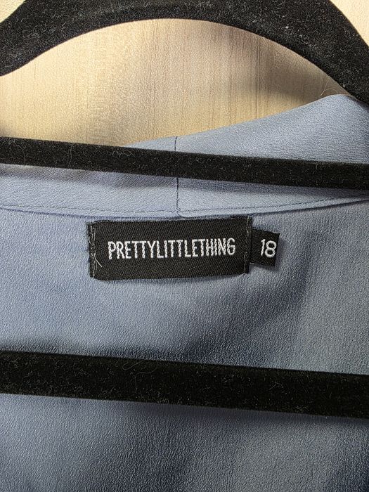 Къса синя рокля с дълъг ръкав