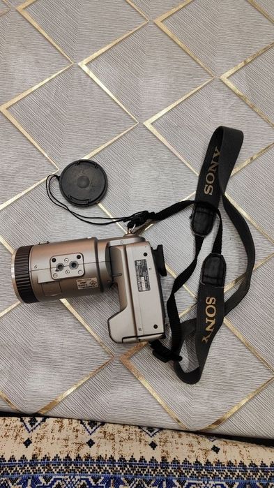 Винтажная цифровая камера Sony Cyber-shot DSC-F707