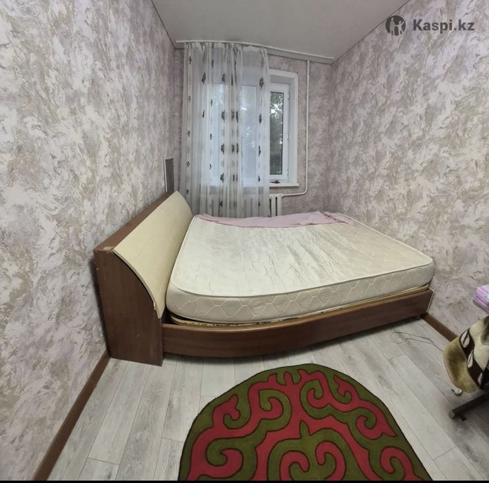 Двухспальная кровать с матрасом