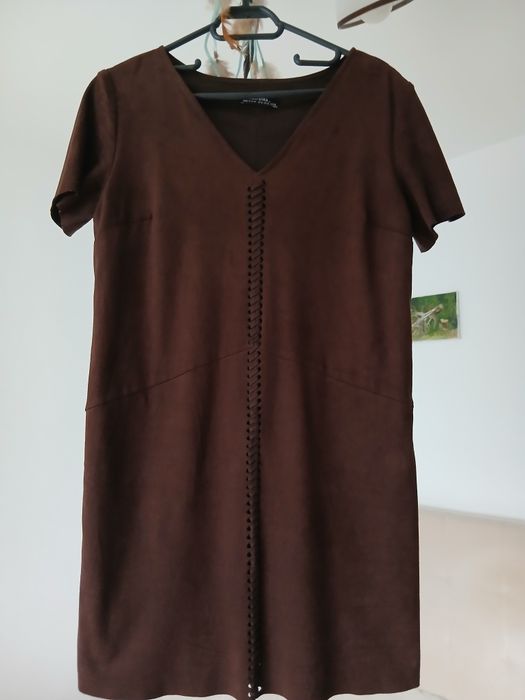 Rochie dreapta impecabila din catifea Bershka