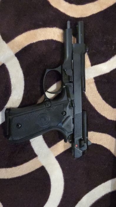 Pistol airsoft m92 + accesorii
