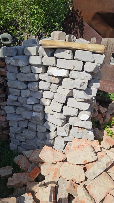 Продам кирпич, целый и половинка