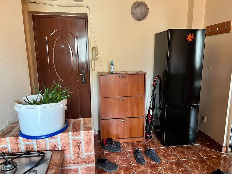 Închiriez apartament et 2