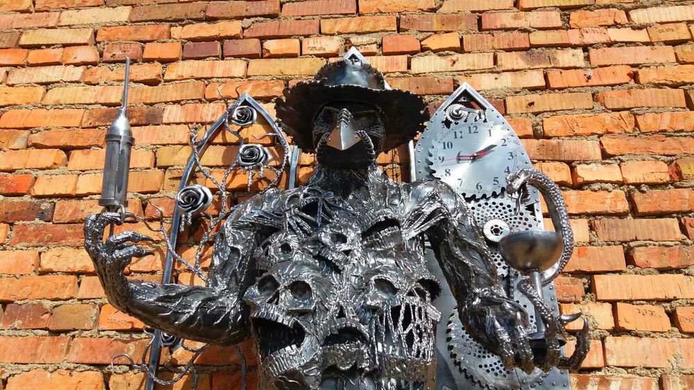 Настенные часы с панно.