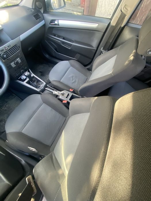 Curatare injectie extractie interior auto , banchete scaune tapiterie