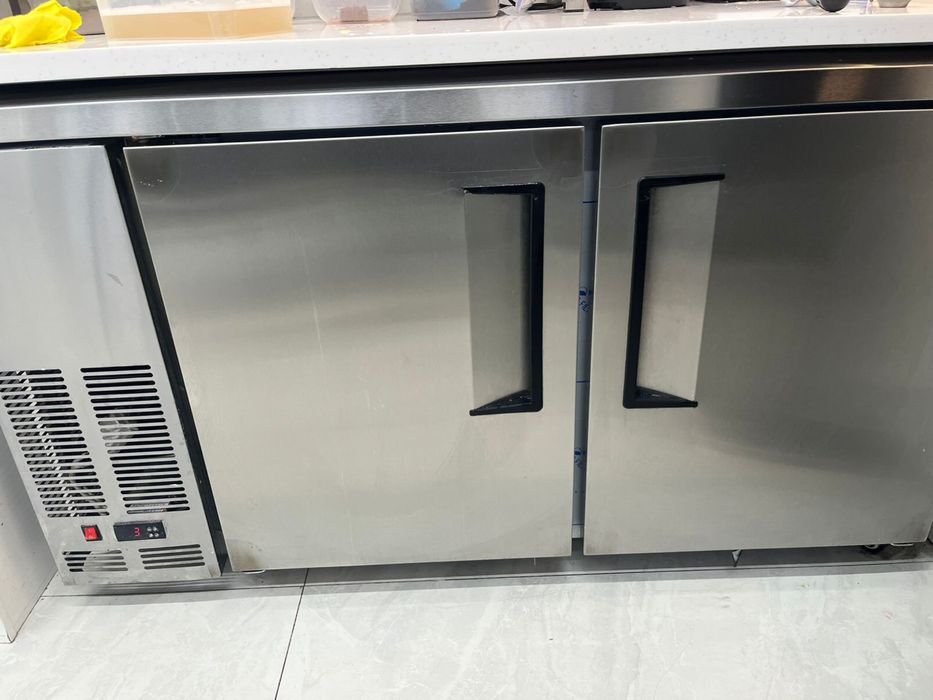 Холодильный стол