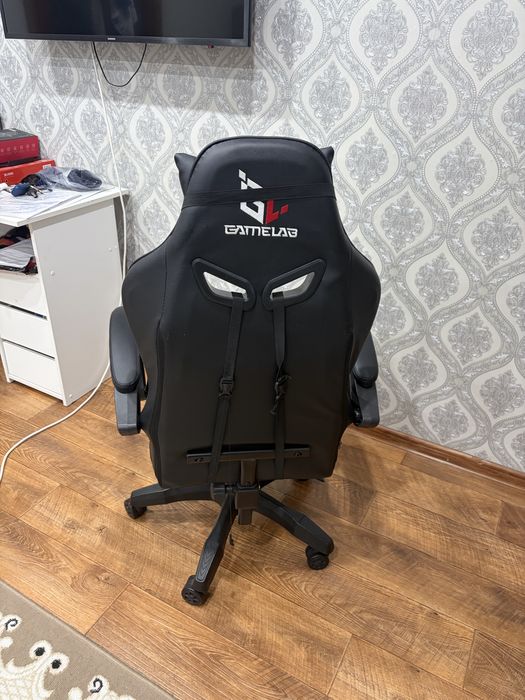 Продам игровой кресло и стол