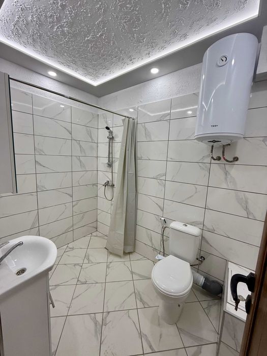 Чисто нов, напълно обзаведен тристаен апартамент в нова сграда