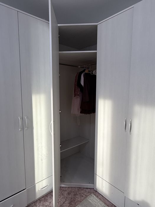 Продам Шкаф угловой