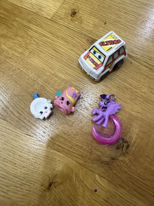 Набор из разных игрушек