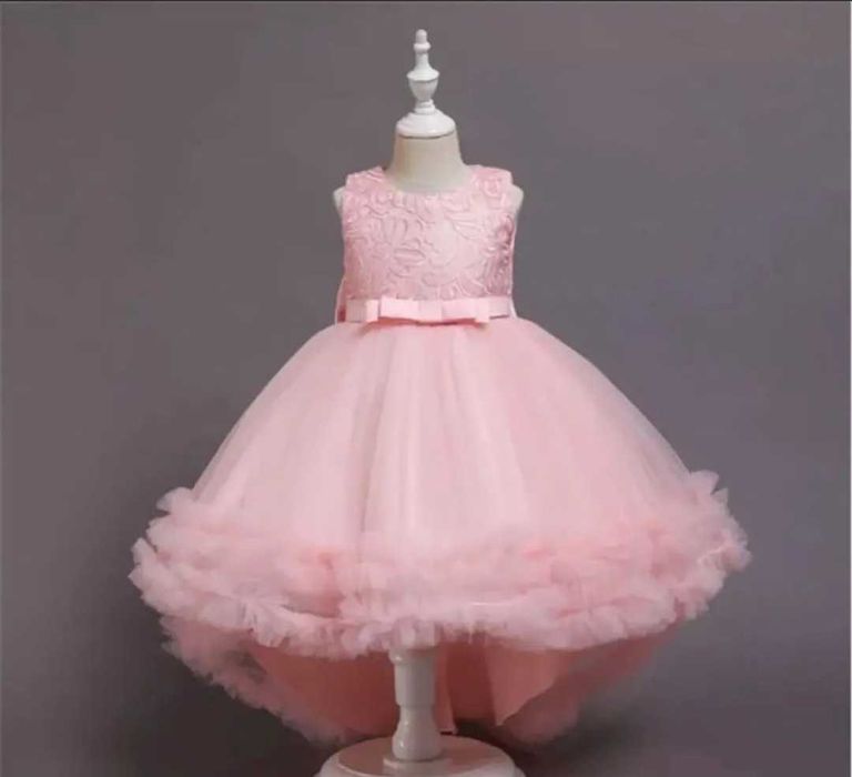 Продам платье на девочку 4-5 лет