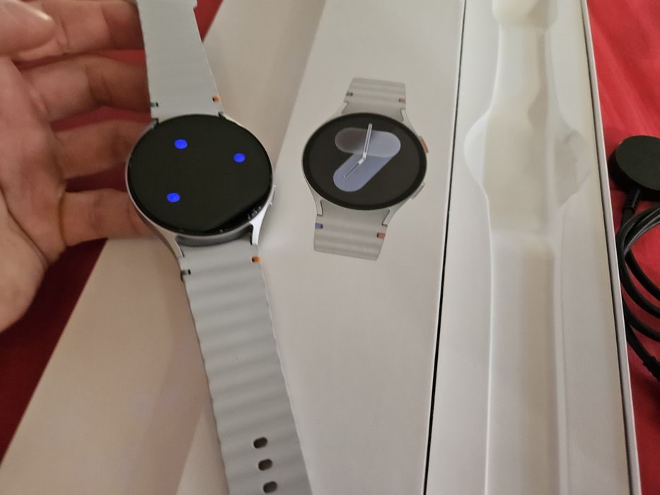 -Samsung Galaxy Watch 7 ca Nou 44MM 128Gb 8Ram Grey Bat: 100%: 59 cicluri incarcare cutie completa cablu date original poze reale nici o restrictie